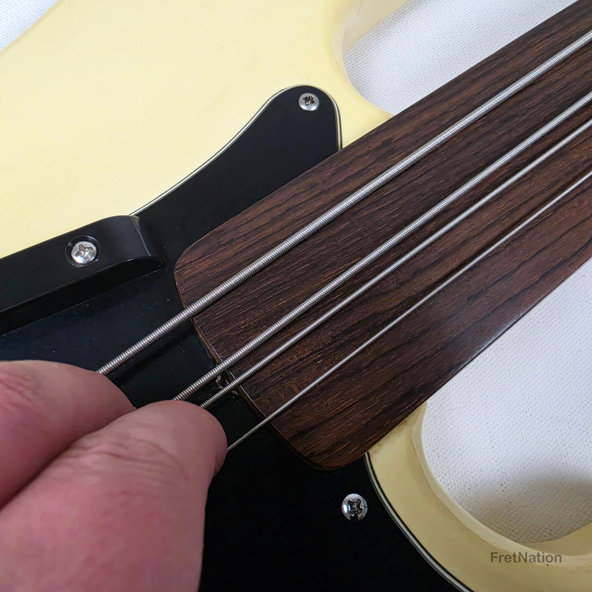 Fret Nation Fender 1979 4-String Precision Bass Fretless Olympic White 10.20lbs #S877840 Pre-Owned
