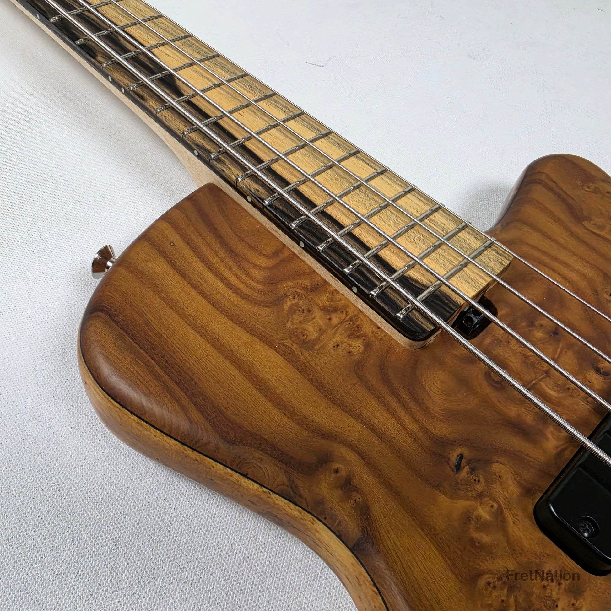 AC Guitars AC Guitars Mule 4/30 Silver Berry Short Scale 4-String Bass 30" Scale 8.40lbs