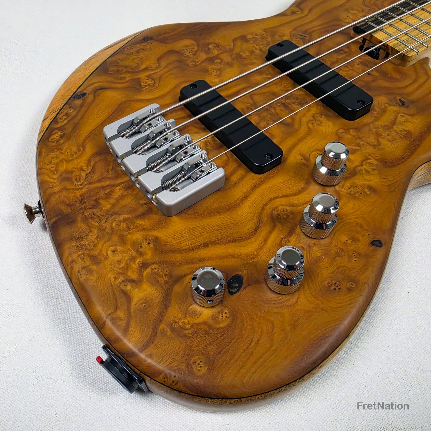AC Guitars AC Guitars Mule 4/30 Silver Berry Short Scale 4-String Bass 30" Scale 8.40lbs