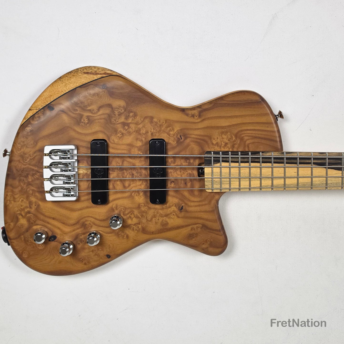 AC Guitars AC Guitars Mule 4/30 Silver Berry Short Scale 4-String Bass 30" Scale 8.40lbs