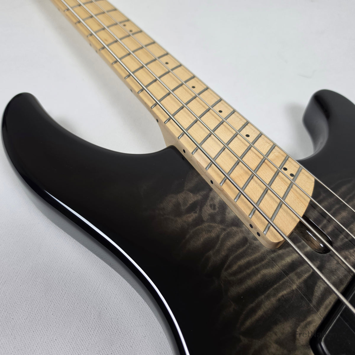 Dingwall Combustion C3 4-String 2-Tone BlackBurst Bass w/ Bag - 9.96lbs 20361