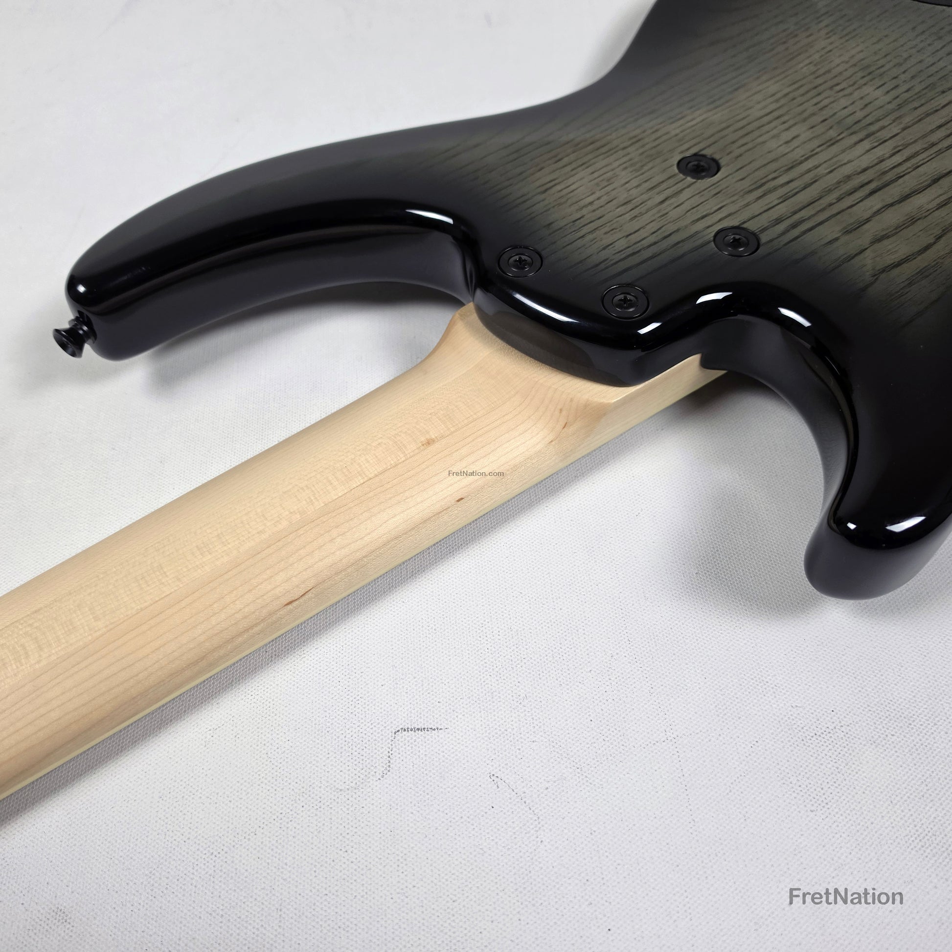 Dingwall Dingwall Combustion C3 5-String 2-Tone Black Burst w/ Maple Fingerboard - 9.94lbs 19653B - B-Stock