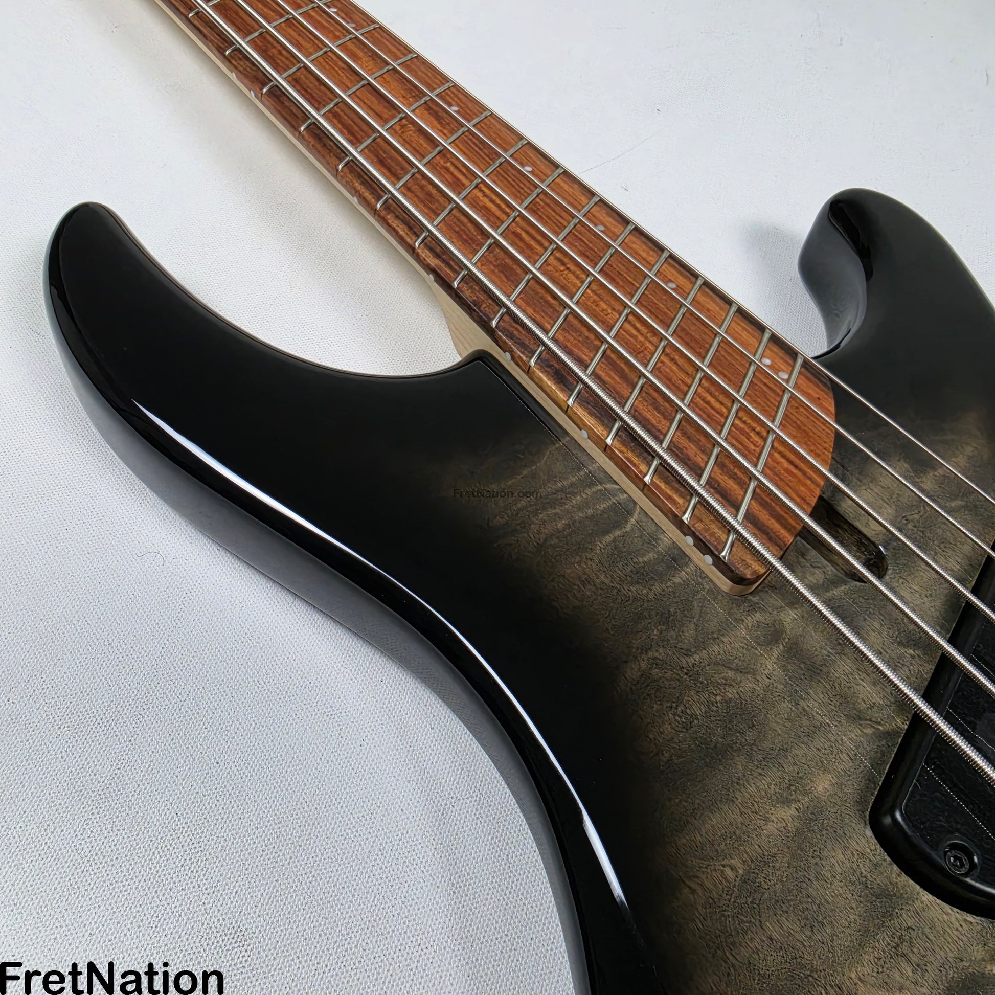 Dingwall Dingwall Combustion C3 5-String 2-Tone Black Burst w/ Pau Ferro Fingerboard - 9.98lbs 19728B - B-Stock