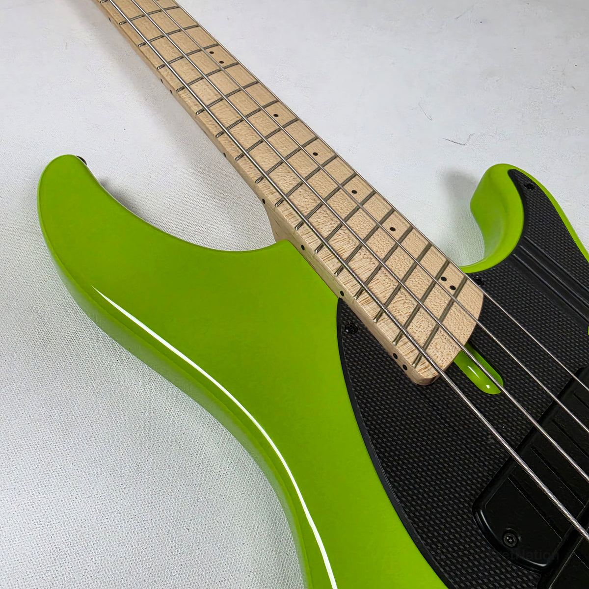 Dingwall NG3 4-String Ferrari Green w/ Bag 8.48lbs 14587 - B-Stock