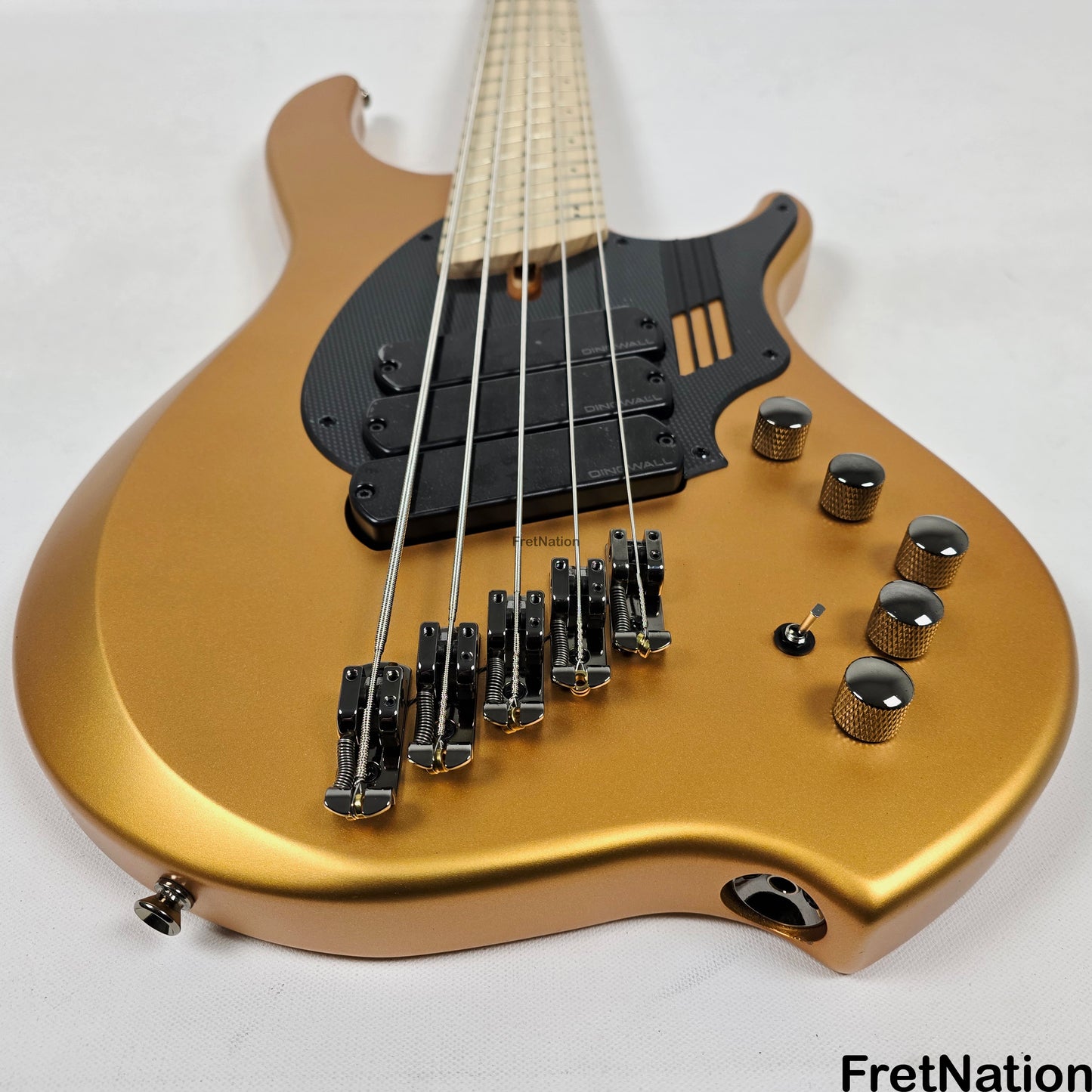 Dingwall Dingwall NG3 5-String Matte Gold Metallic Bass w/ Bag 8.96lbs 17183