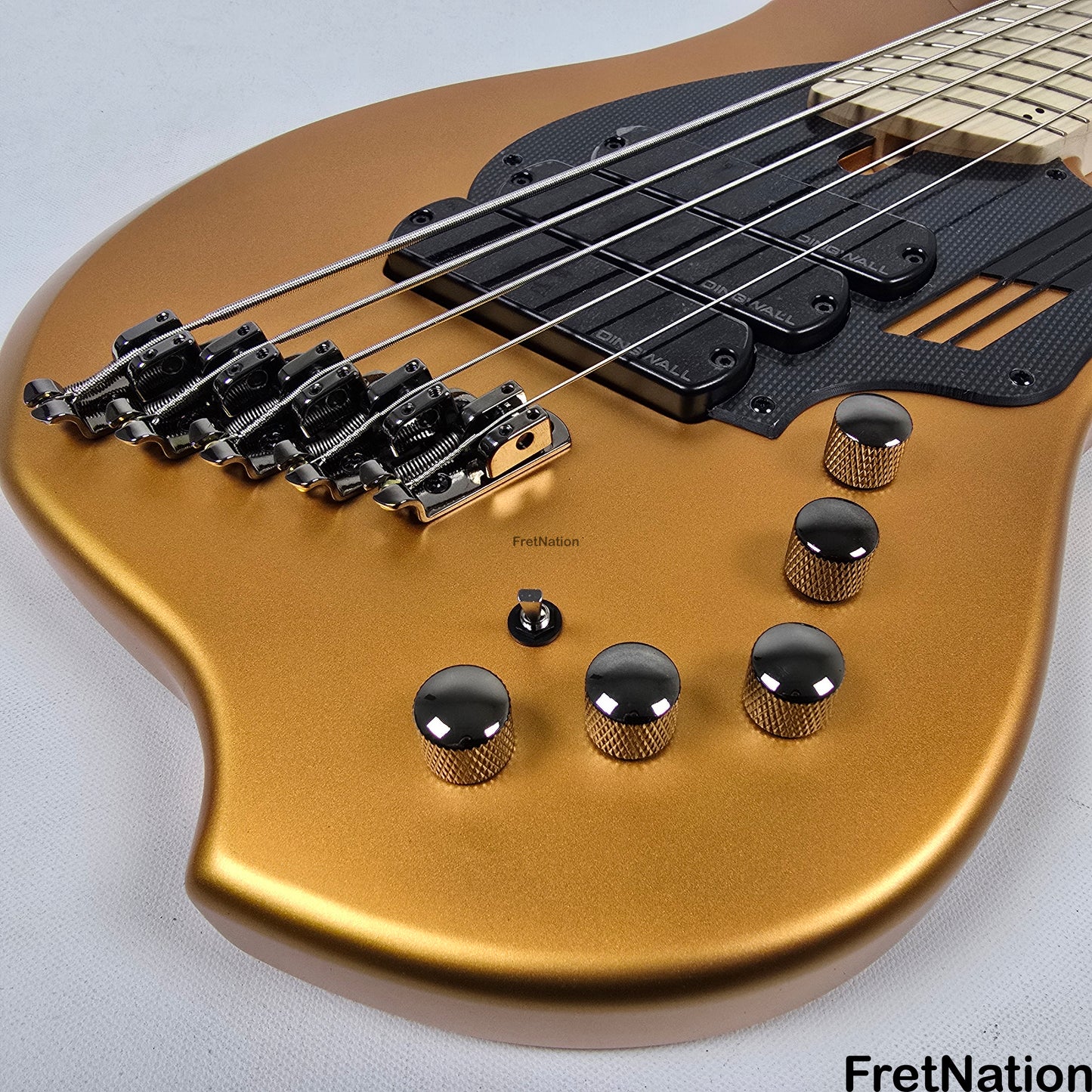 Dingwall Dingwall NG3 5-String Matte Gold Metallic Bass w/ Bag 8.96lbs 17183