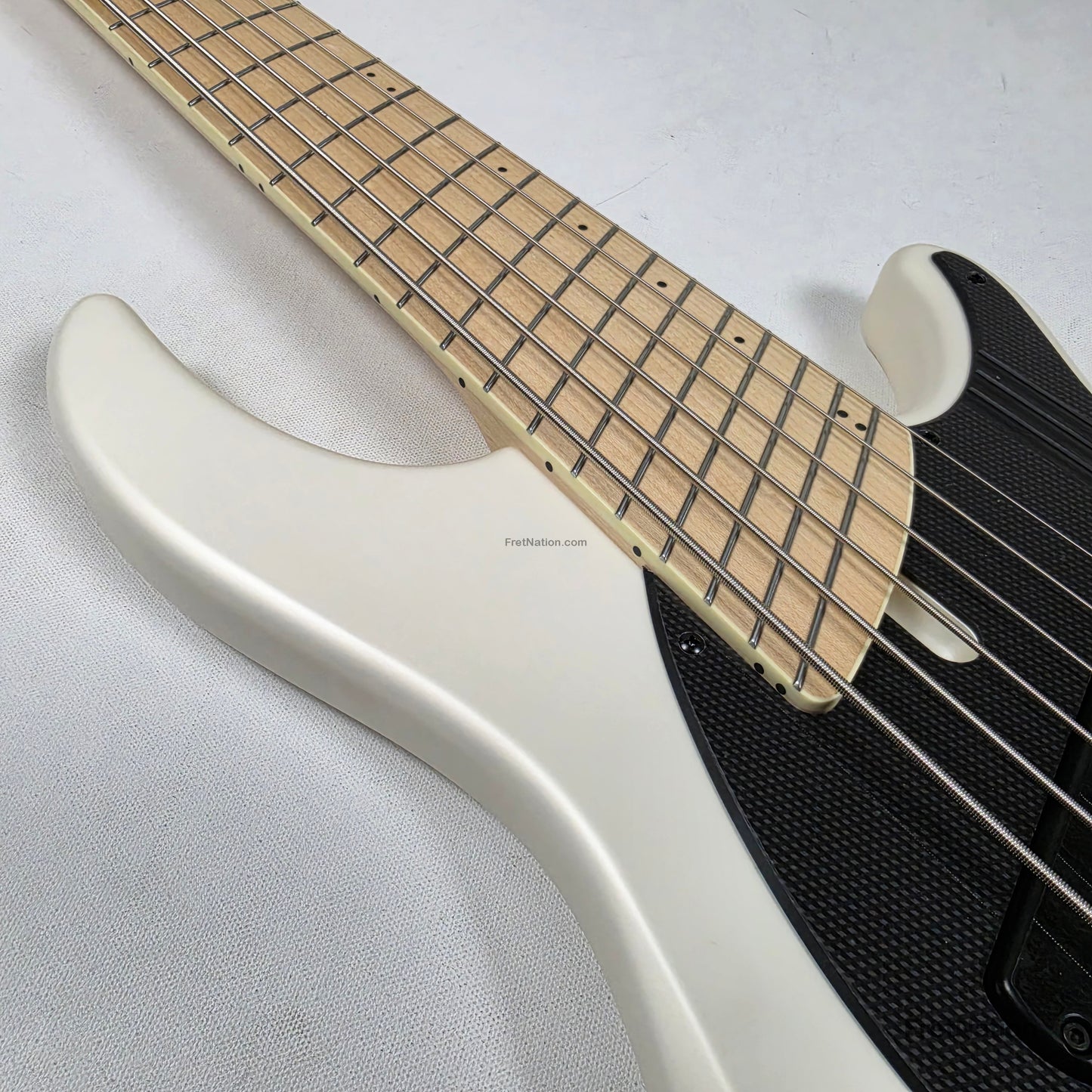 Dingwall Dingwall NG3 6-String Matte Ducati White Pearl Bass w/ Bag 9.72lbs #19965B B-Stock