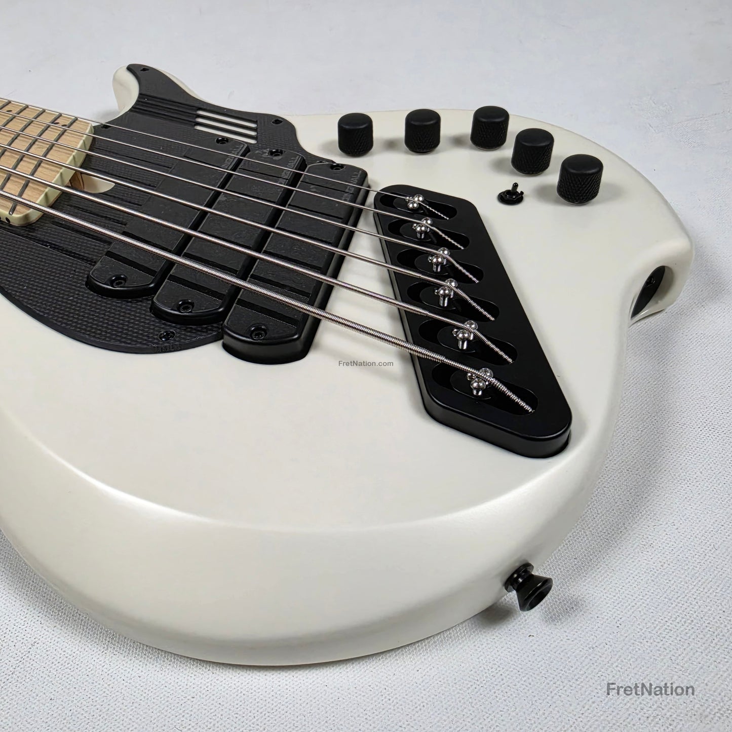 Dingwall Dingwall NG3 6-String Matte Ducati White Pearl Bass w/ Bag 9.72lbs #19965B B-Stock
