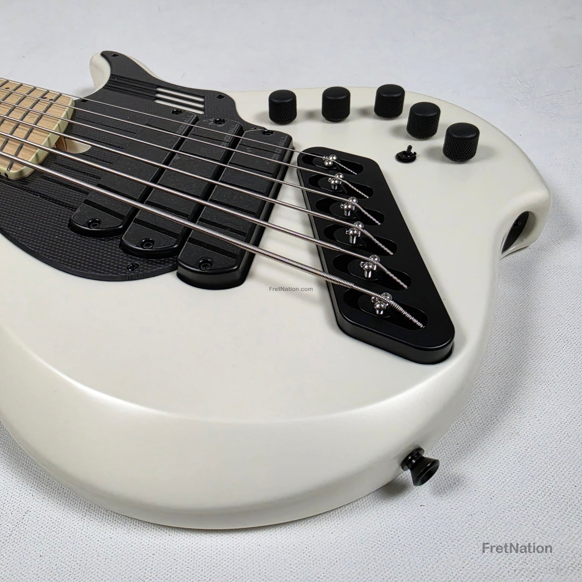 Dingwall Dingwall NG3 6-String Matte Ducati White Pearl Bass w/ Bag 9.72lbs #19965B B-Stock