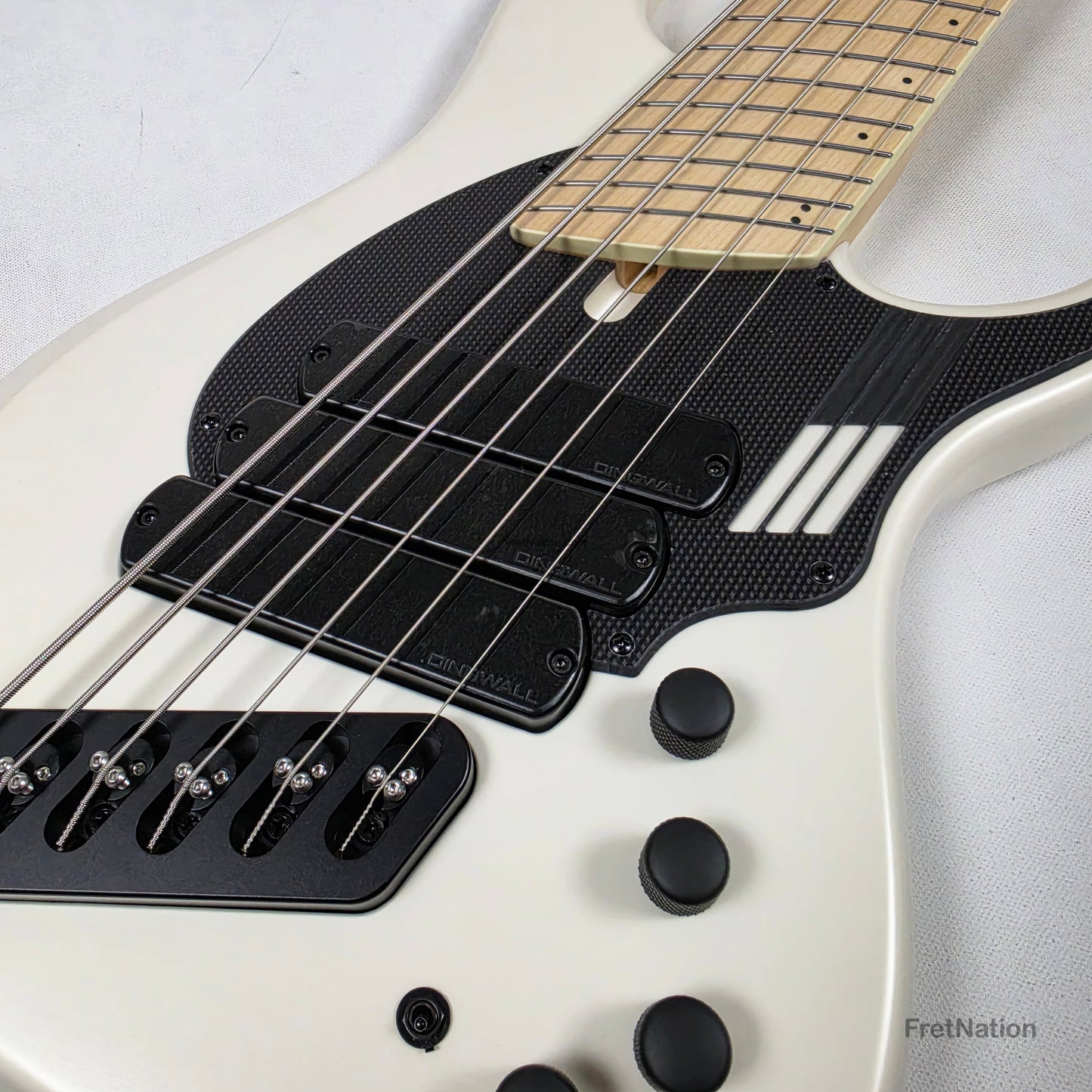 Dingwall Dingwall NG3 6-String Matte Ducati White Pearl Bass w/ Bag 9.72lbs #19965B B-Stock