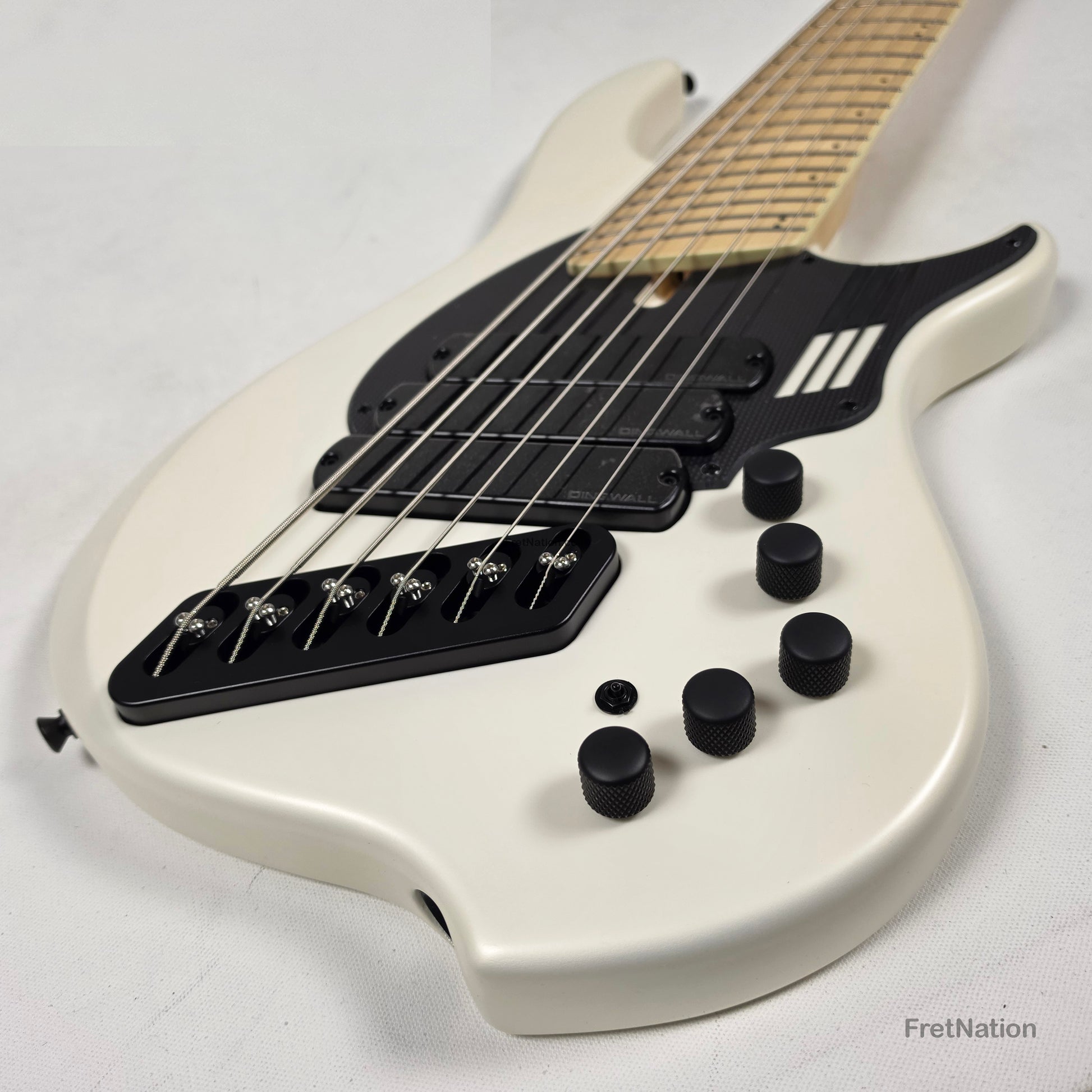Dingwall Dingwall NG3 6-String Matte Ducati White Pearl Bass w/ Bag 9.72lbs #19965B B-Stock