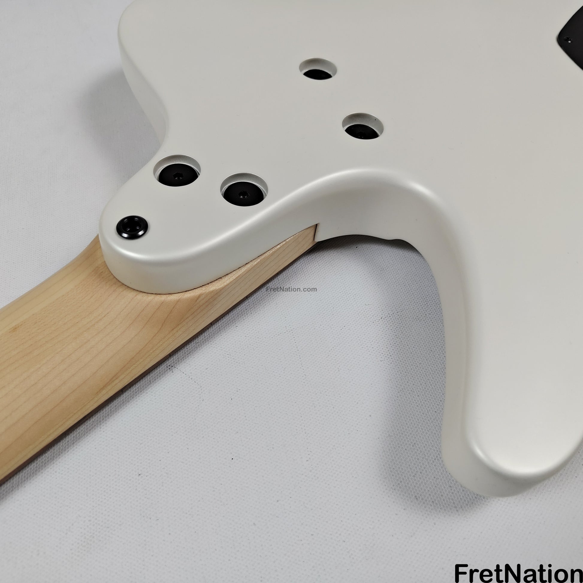 Dingwall Dingwall D-Roc Standard 5-String Ducati White - 11.08lbs #17015