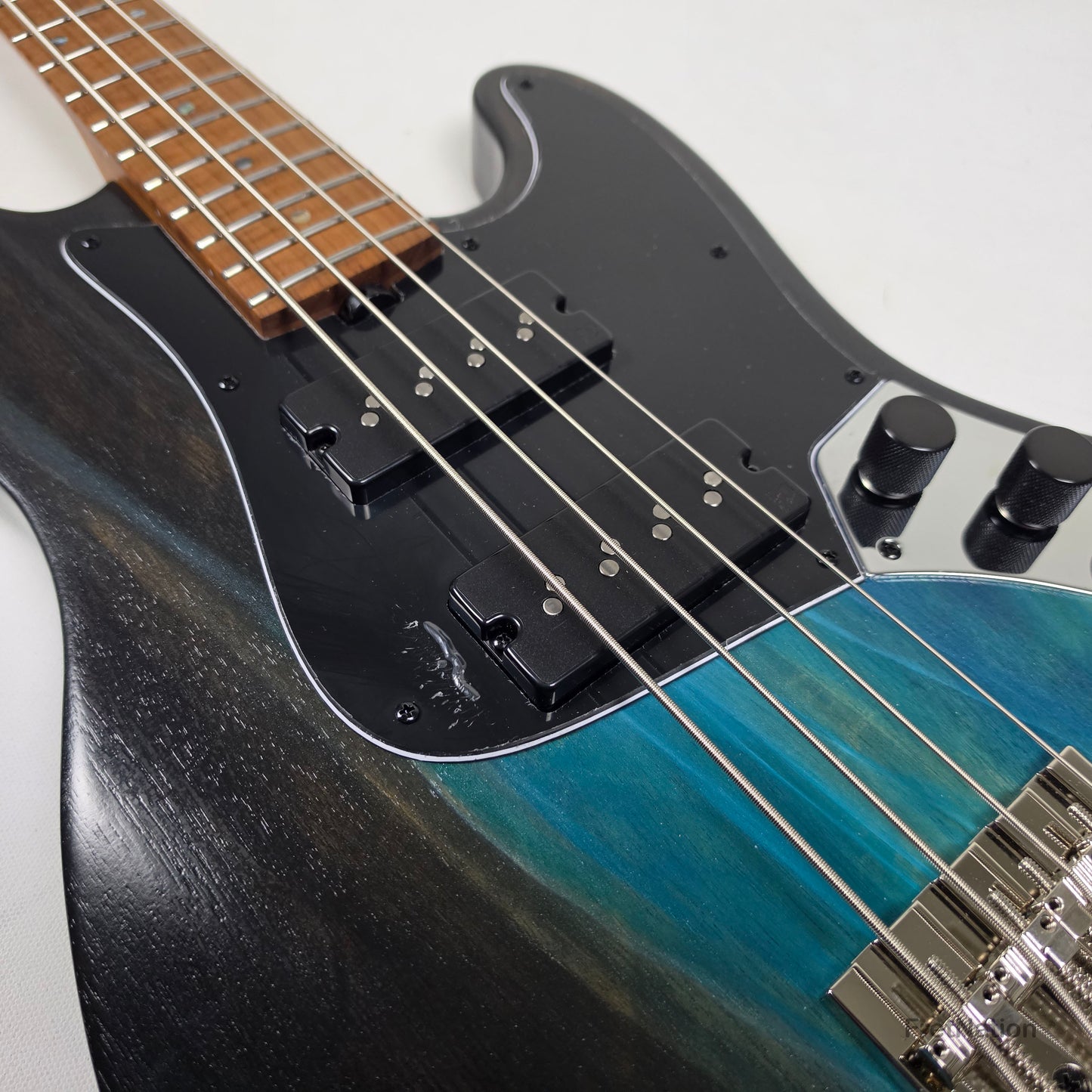 McGrath J-Style Thumper Short Scale 4-String Bass Nordstrands Passive - Black Sands 8.20lbs