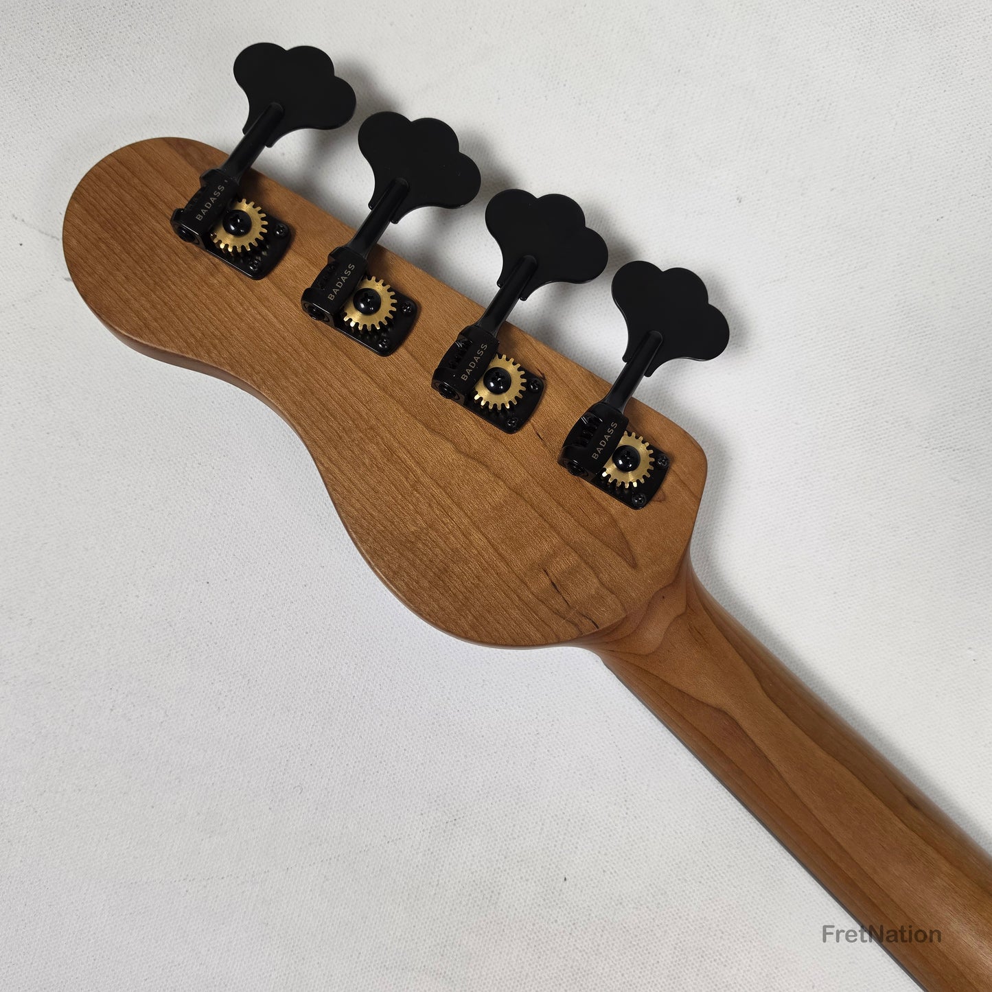McGrath J-Style Thumper Short Scale 4-String Bass EMG Passive - White Sands 10.16lbs