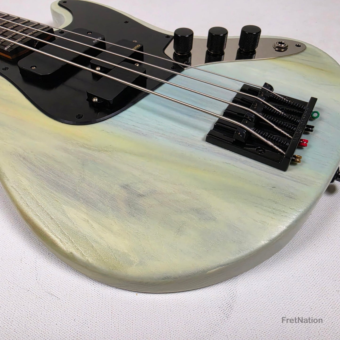 McGrath J-Style Thumper Short Scale 4-String Bass EMG Passive - White Sands 10.16lbs
