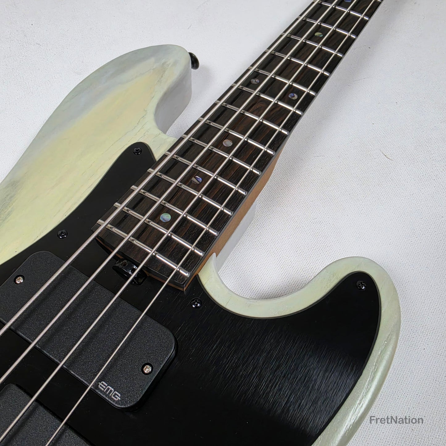 McGrath J-Style Thumper Short Scale 4-String Bass EMG Passive - White Sands 10.16lbs