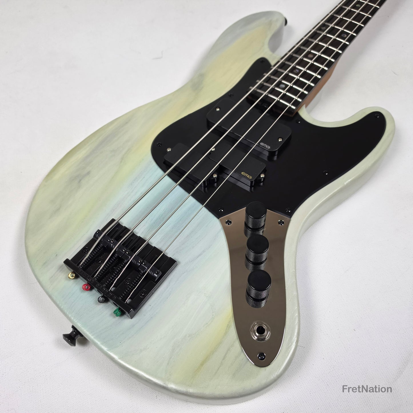 McGrath J-Style Thumper Short Scale 4-String Bass EMG Passive - White Sands 10.16lbs