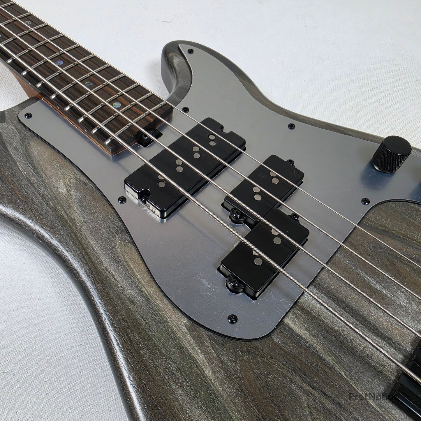 McGrath Thumper Short Scale 4-String Bass Nordstrand Passive - Damascus 8.96lbs