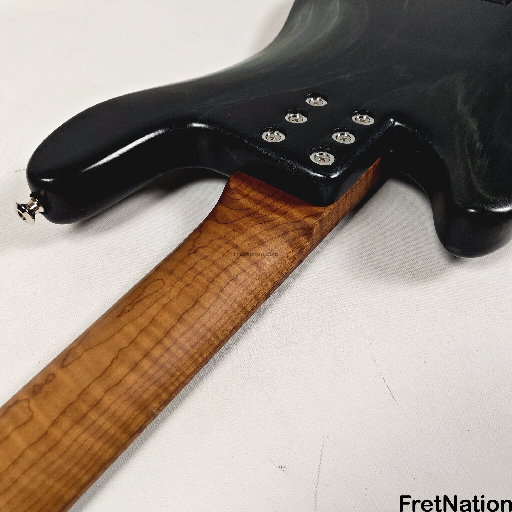 McGrath Guitars McGrath Thunderhorse V 5-String Bass EMG HZ - Black Sands 9.56lbs