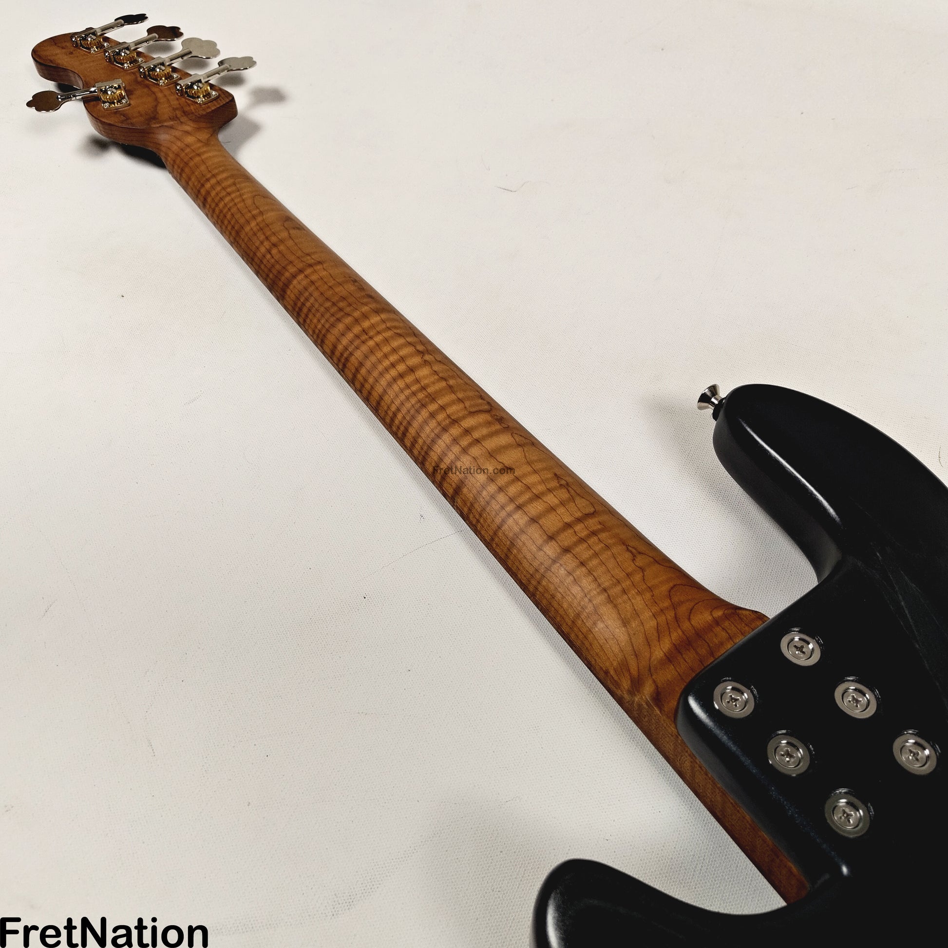McGrath Guitars McGrath Thunderhorse V 5-String Bass EMG HZ - Black Sands 9.56lbs