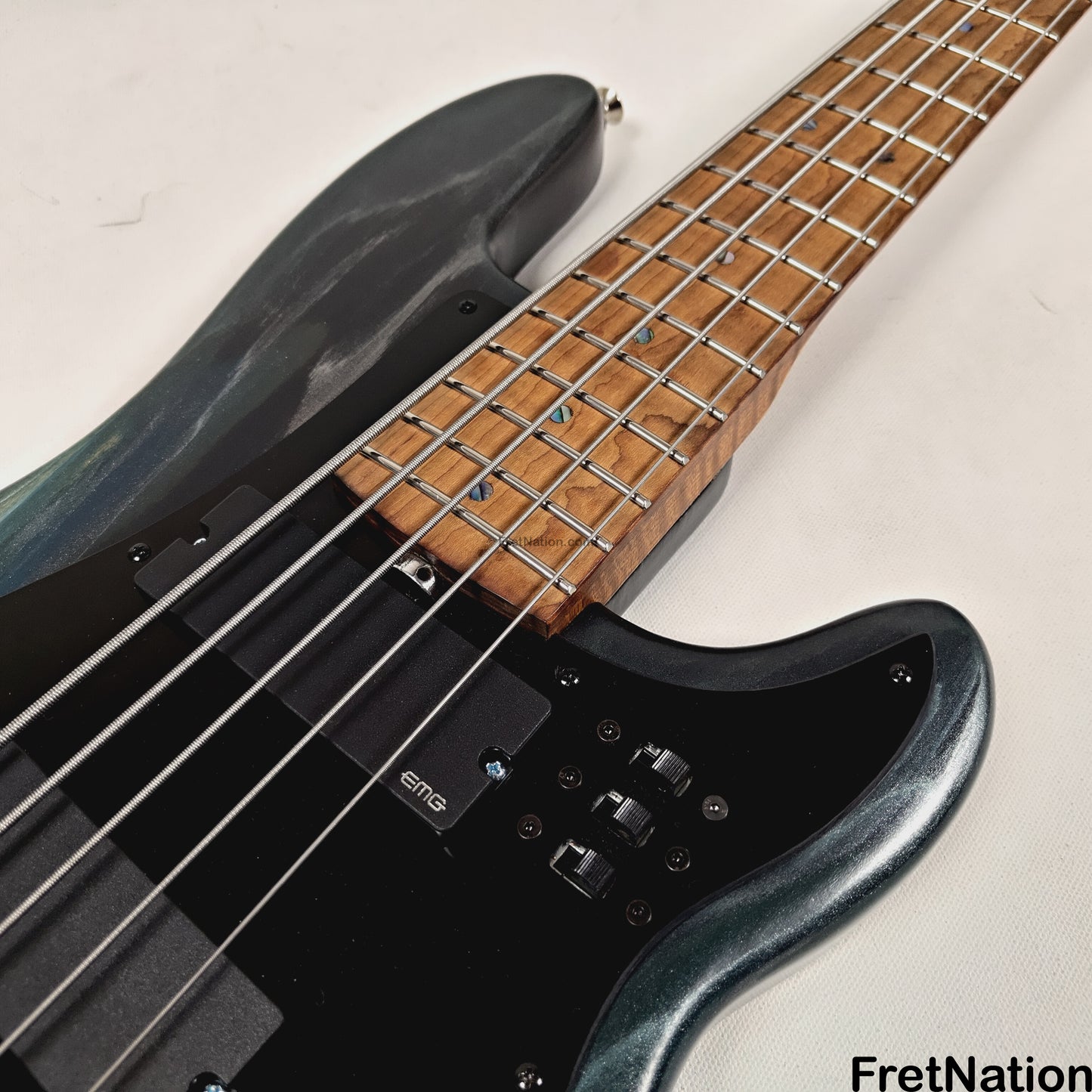McGrath Guitars McGrath Thunderhorse V 5-String Bass EMG HZ - Black Sands 9.56lbs