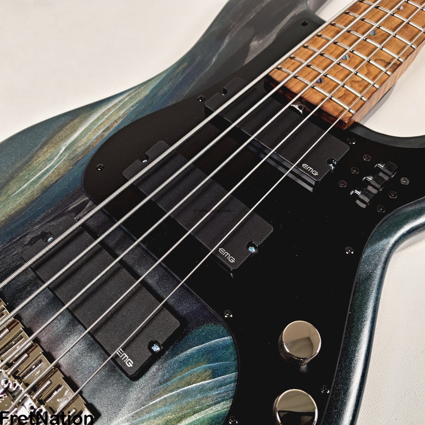 McGrath Guitars McGrath Thunderhorse V 5-String Bass EMG HZ - Black Sands 9.56lbs