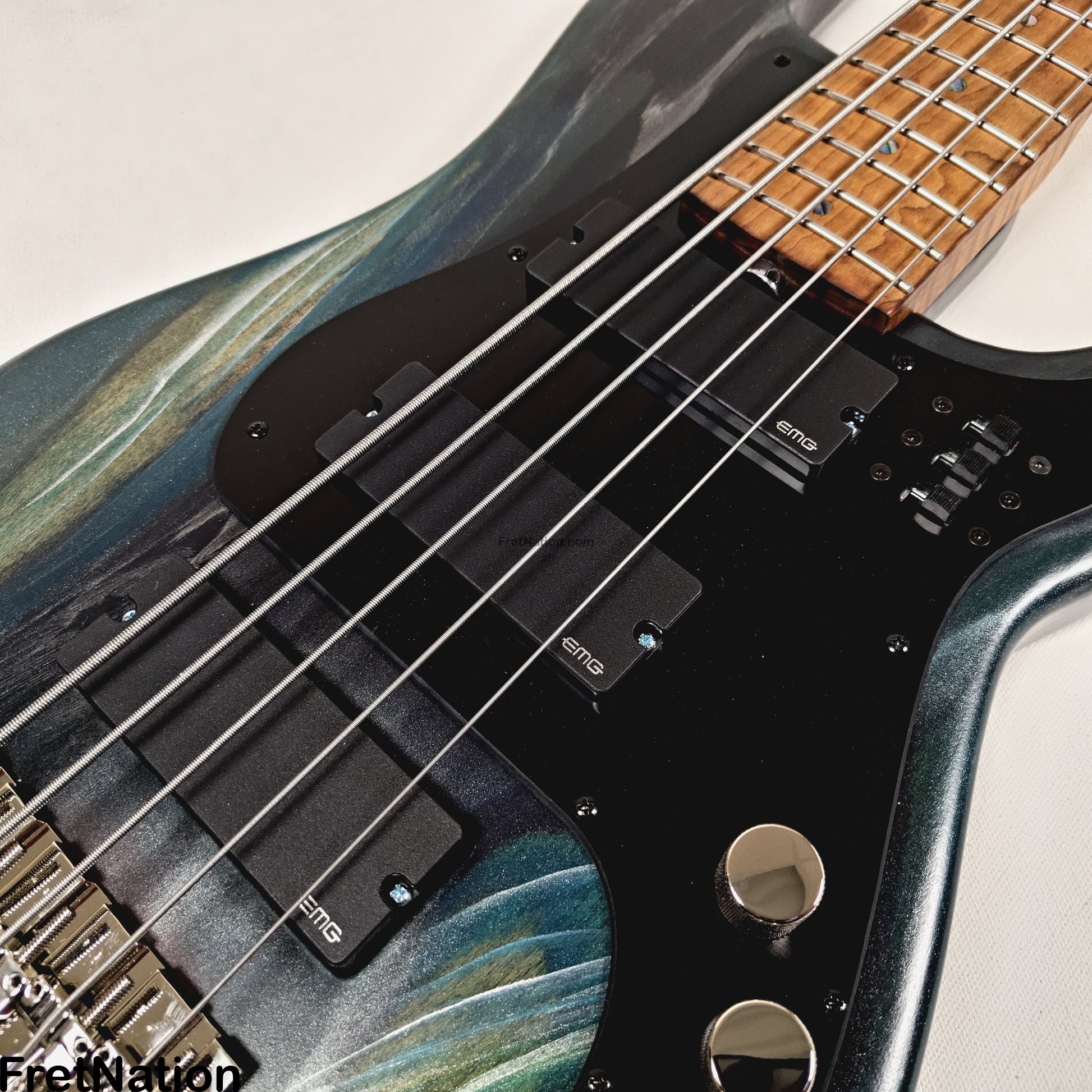McGrath Guitars McGrath Thunderhorse V 5-String Bass EMG HZ - Black Sands 9.56lbs