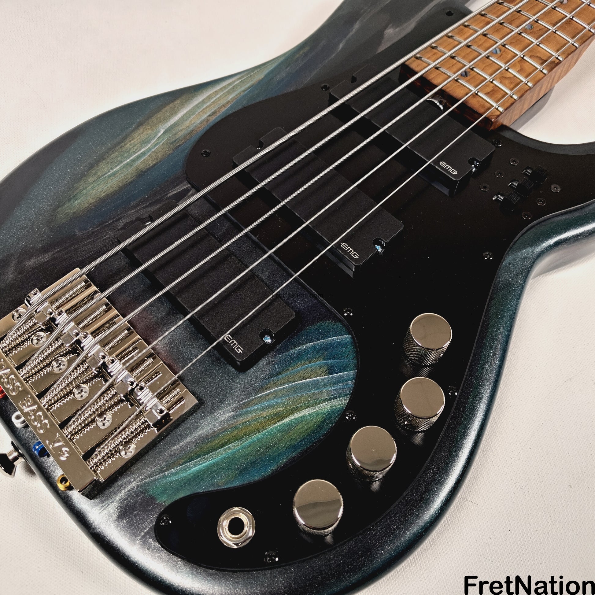 McGrath Guitars McGrath Thunderhorse V 5-String Bass EMG HZ - Black Sands 9.56lbs