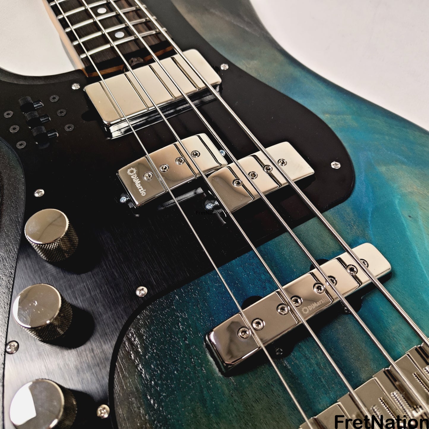 McGrath Guitars McGrath Thunderhorse IV 4-String Lefty Bass DiMarzio Relentless - Black Sands 8.76lbs