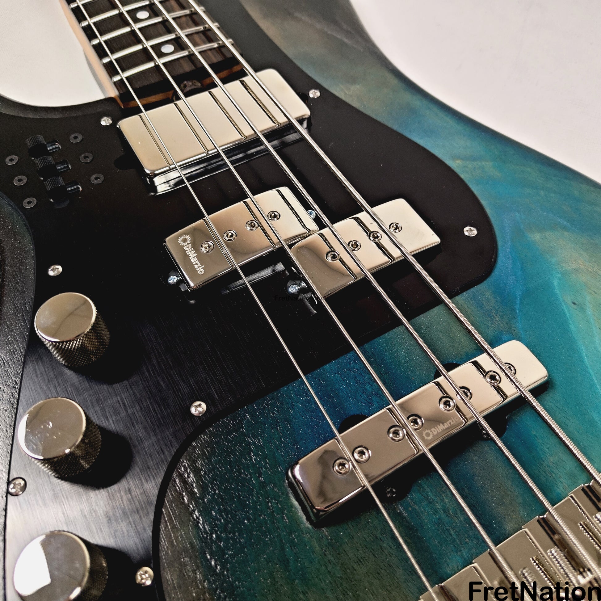 McGrath Guitars McGrath Thunderhorse IV 4-String Lefty Bass DiMarzio Relentless - Black Sands 8.76lbs