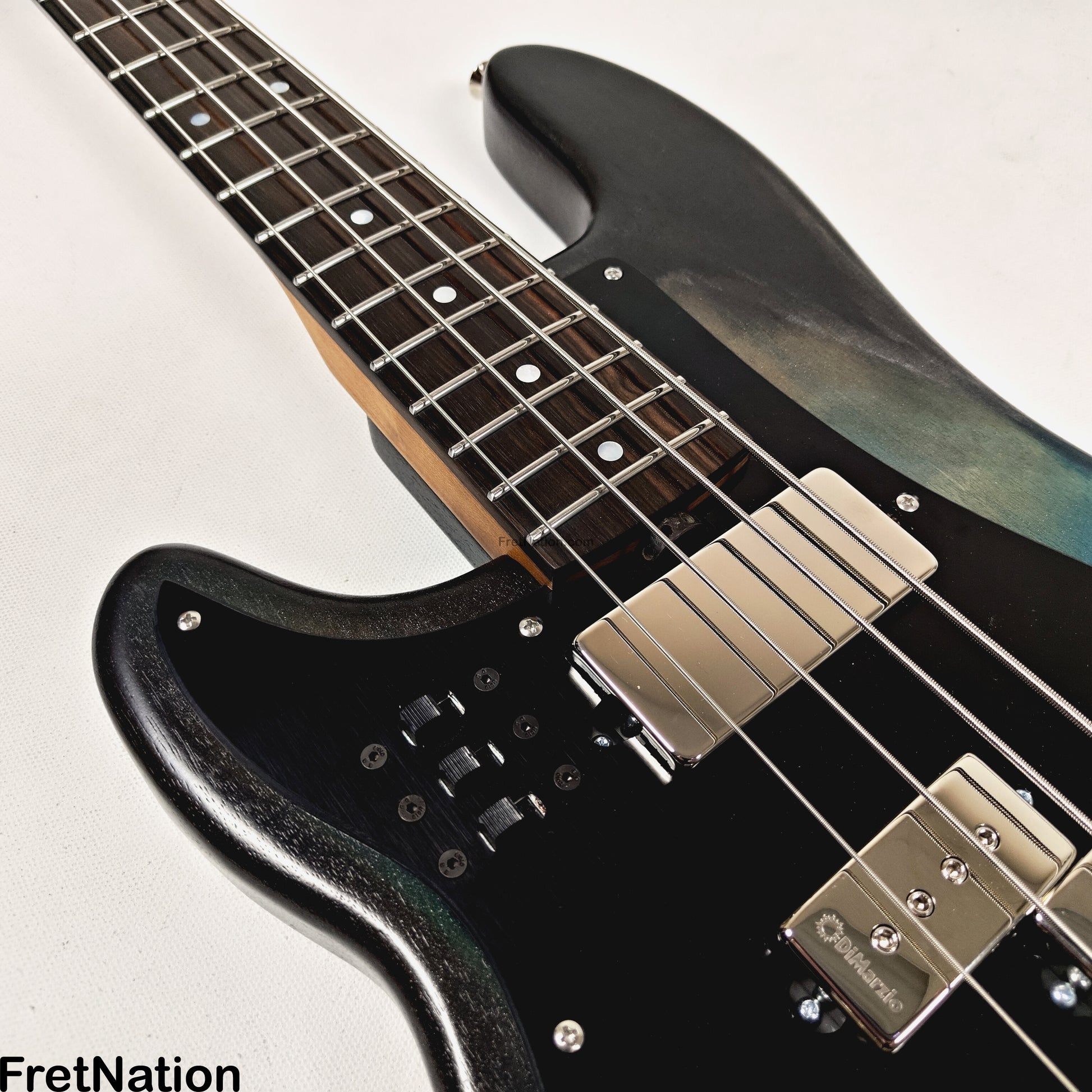 McGrath Guitars McGrath Thunderhorse IV 4-String Lefty Bass DiMarzio Relentless - Black Sands 8.76lbs