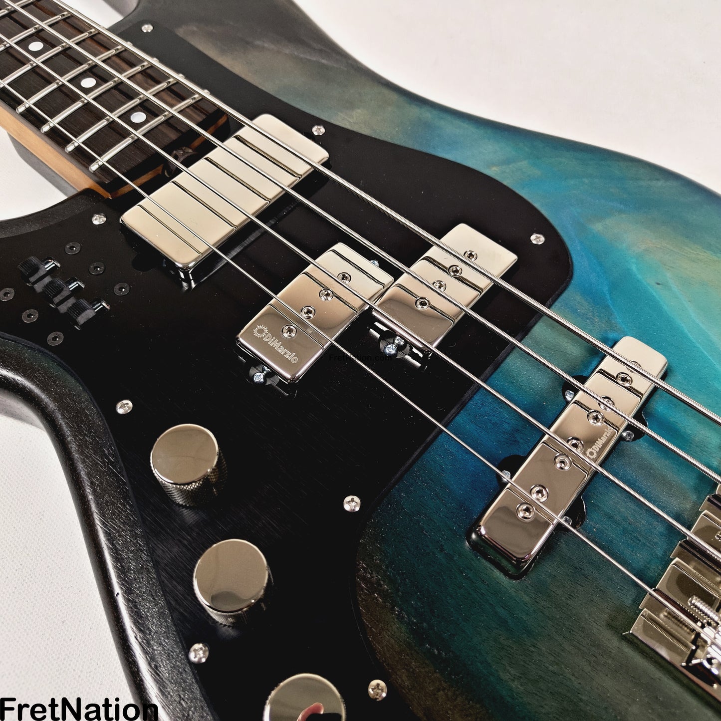 McGrath Guitars McGrath Thunderhorse IV 4-String Lefty Bass DiMarzio Relentless - Black Sands 8.76lbs