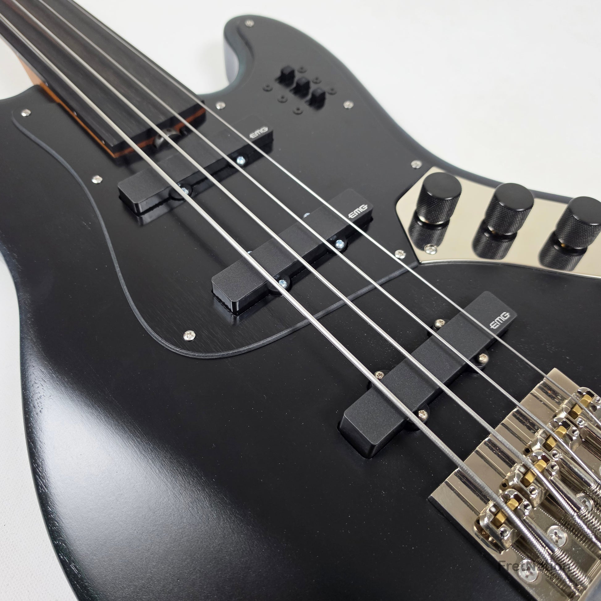 McGrath Guitars McGrath J-Style Thunderhorse IV 4-String Fretless Bass EMG - Orbital Ink 8.54lbs