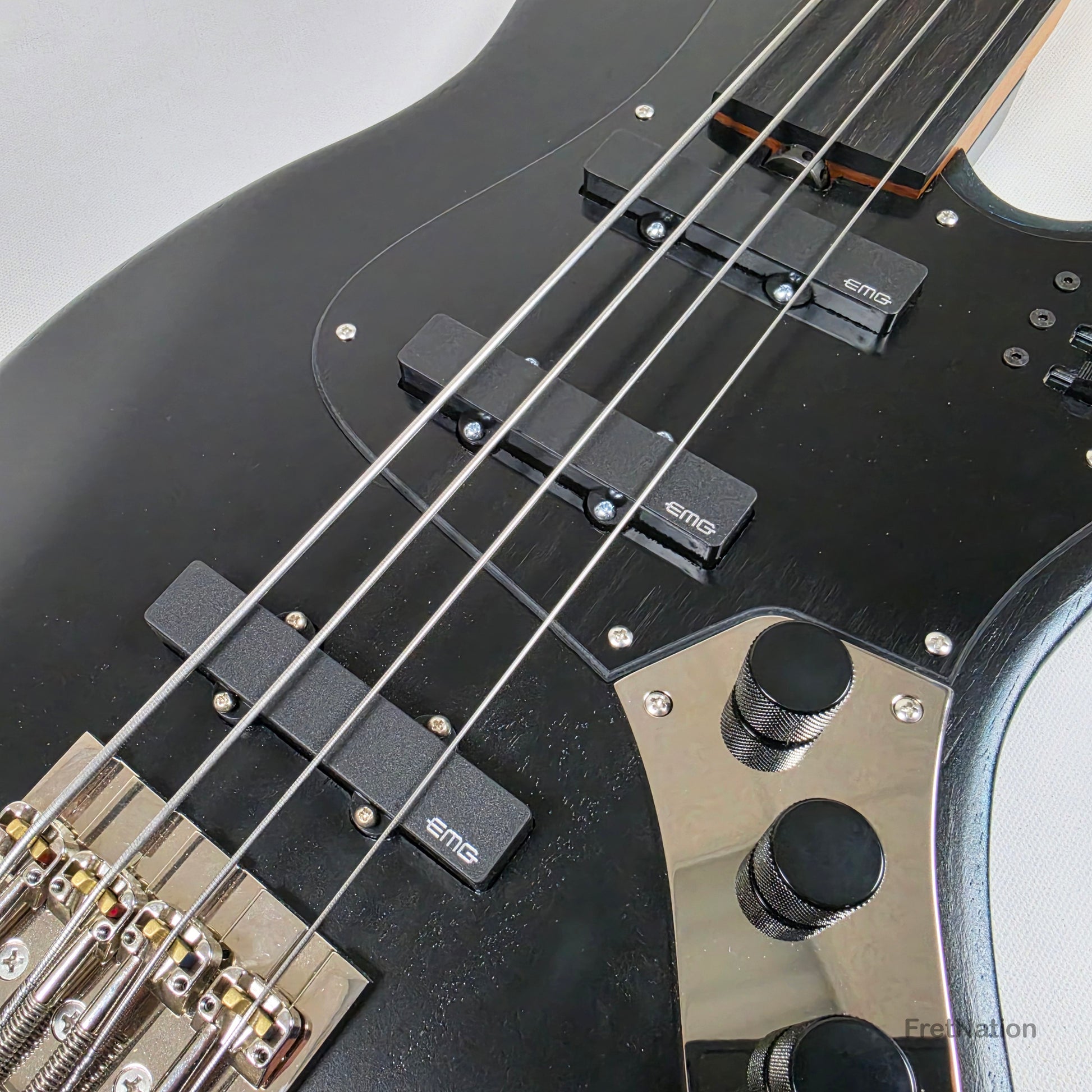 McGrath Guitars McGrath J-Style Thunderhorse IV 4-String Fretless Bass EMG - Orbital Ink 8.54lbs