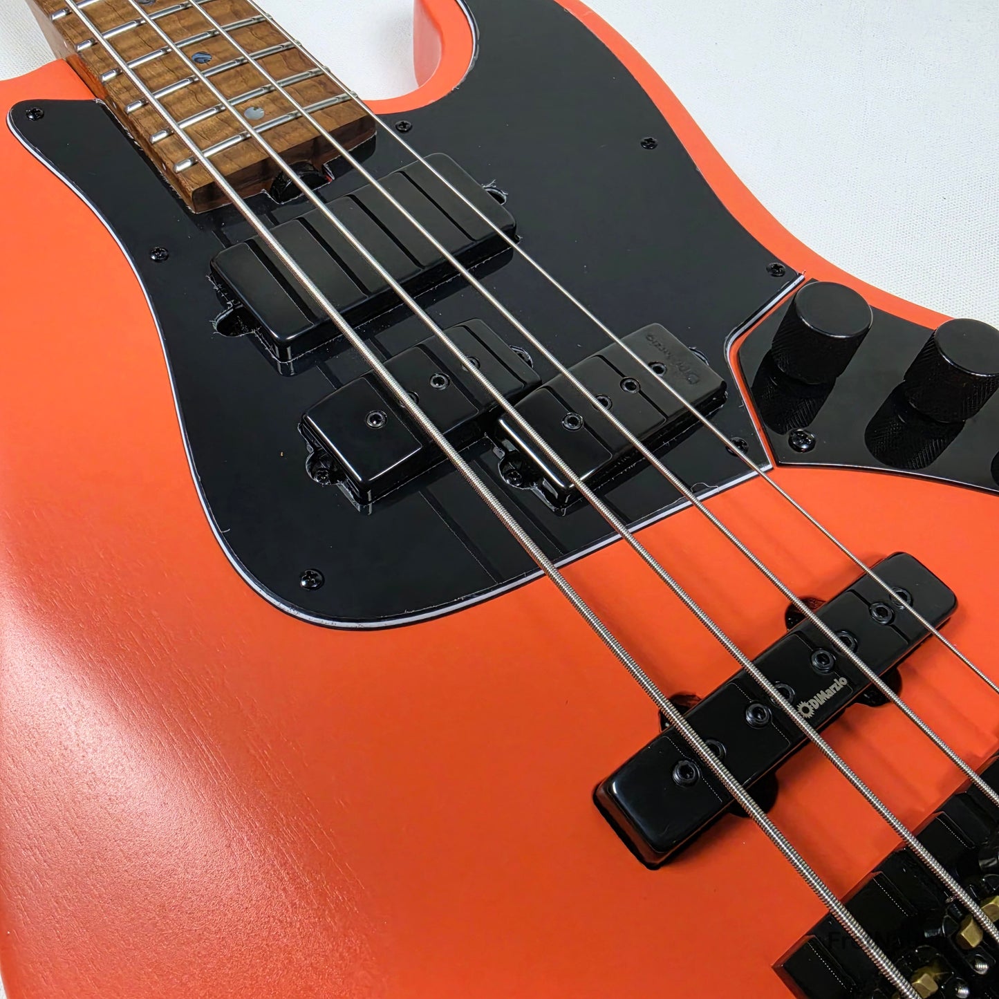 McGrath J-Style Thunderhorse IV 4-String Bass Dimarzio Relentless 12-Way Tilt - Peach 8.86lbs