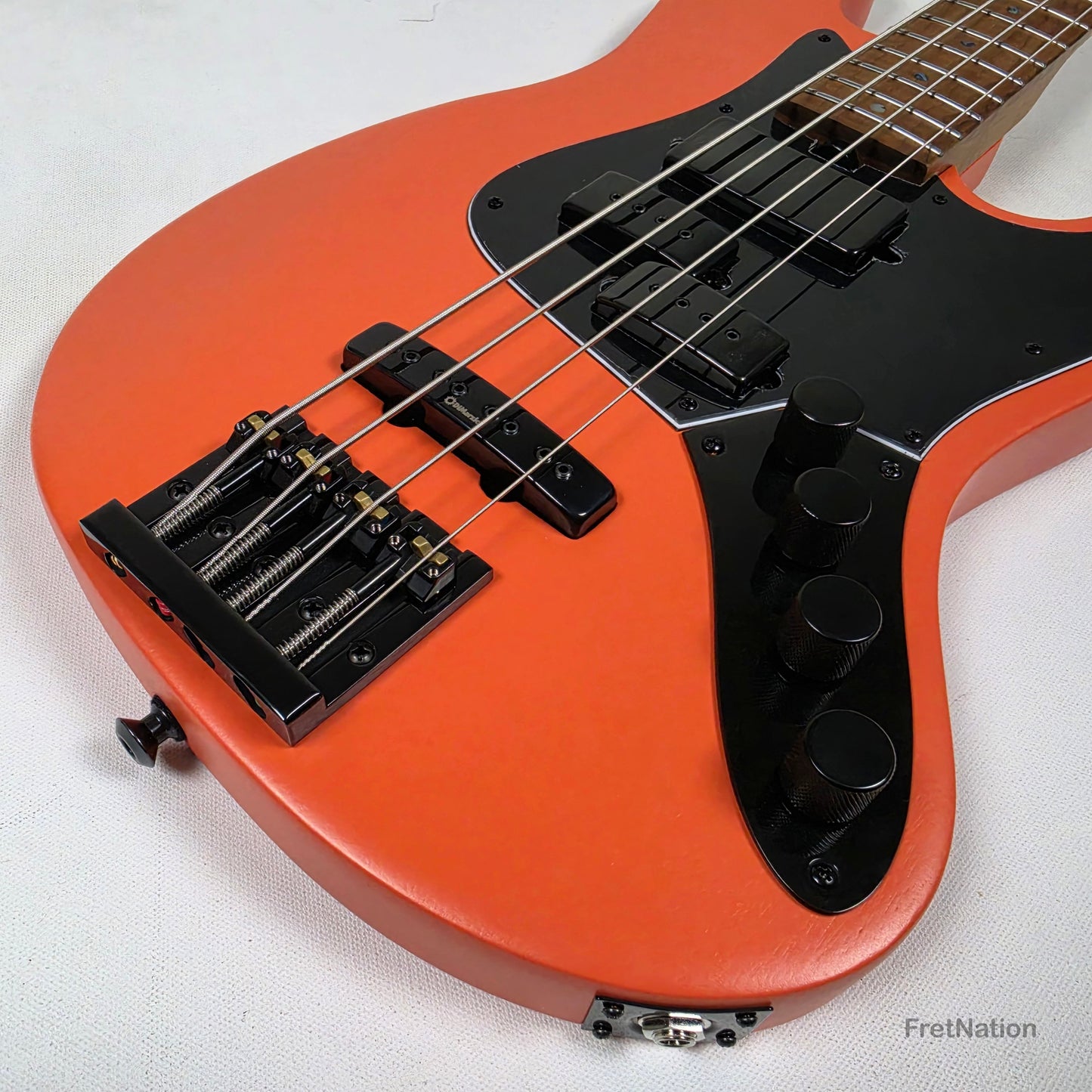 McGrath J-Style Thunderhorse IV 4-String Bass Dimarzio Relentless 12-Way Tilt - Peach 8.86lbs