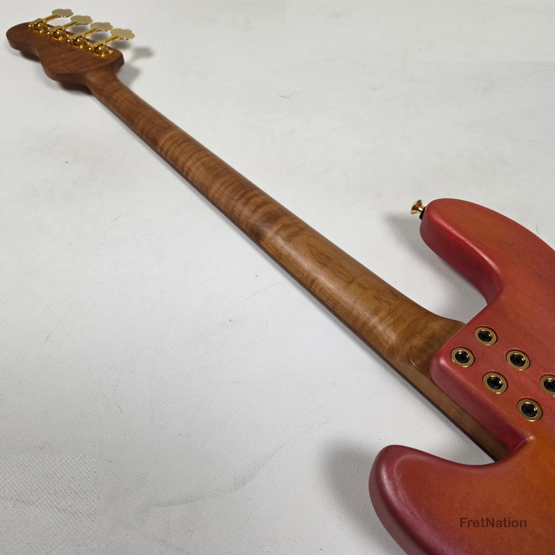 McGrath Guitars McGrath Thunderhorse IV 4-String Bass DiMarzio Relentless - Gold Dusk 8.66lbs