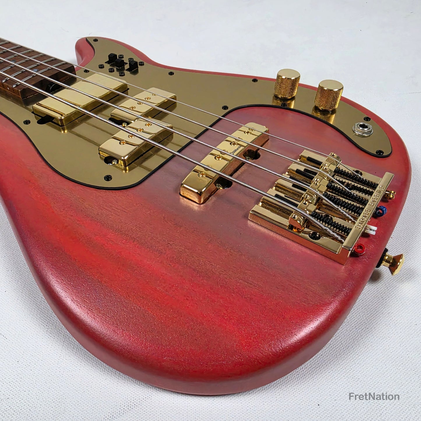 McGrath Guitars McGrath Thunderhorse IV 4-String Bass DiMarzio Relentless - Gold Dusk 8.66lbs