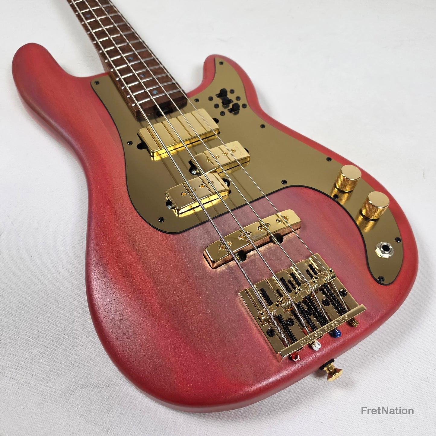 McGrath Guitars McGrath Thunderhorse IV 4-String Bass DiMarzio Relentless - Gold Dusk 8.66lbs