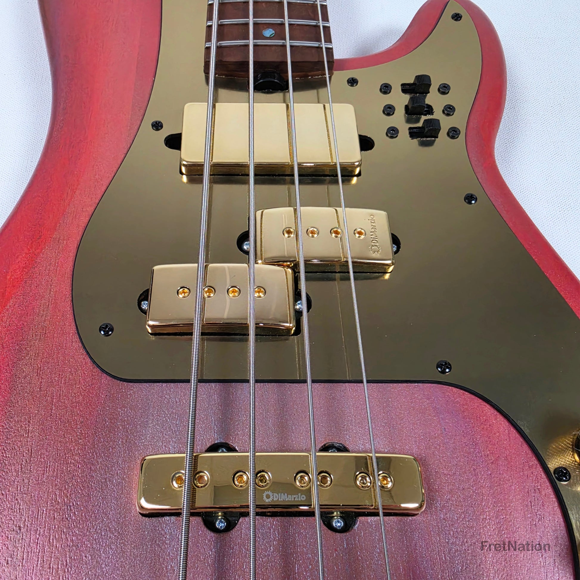 McGrath Guitars McGrath Thunderhorse IV 4-String Bass DiMarzio Relentless - Gold Dusk 8.66lbs