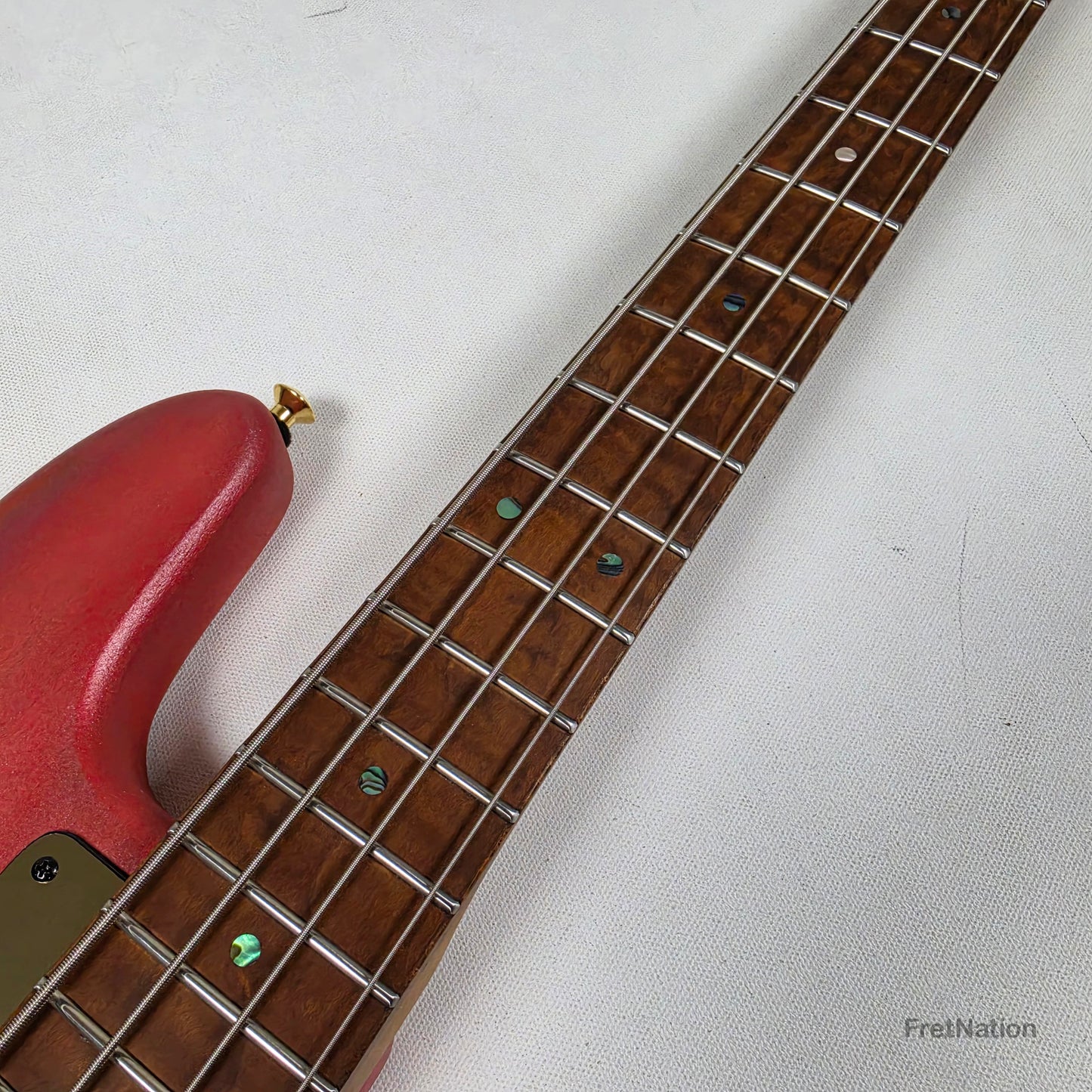 McGrath Guitars McGrath Thunderhorse IV 4-String Bass DiMarzio Relentless - Gold Dusk 8.66lbs