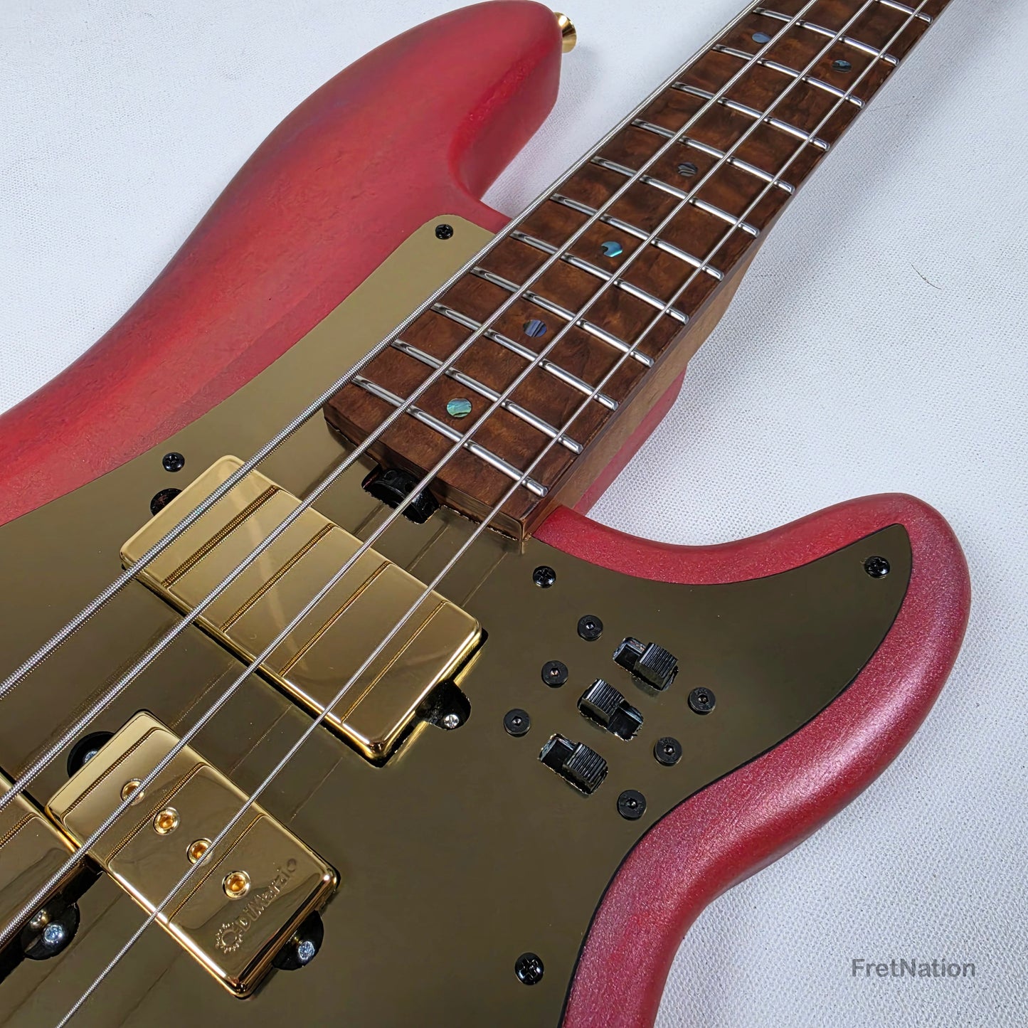 McGrath Guitars McGrath Thunderhorse IV 4-String Bass DiMarzio Relentless - Gold Dusk 8.66lbs