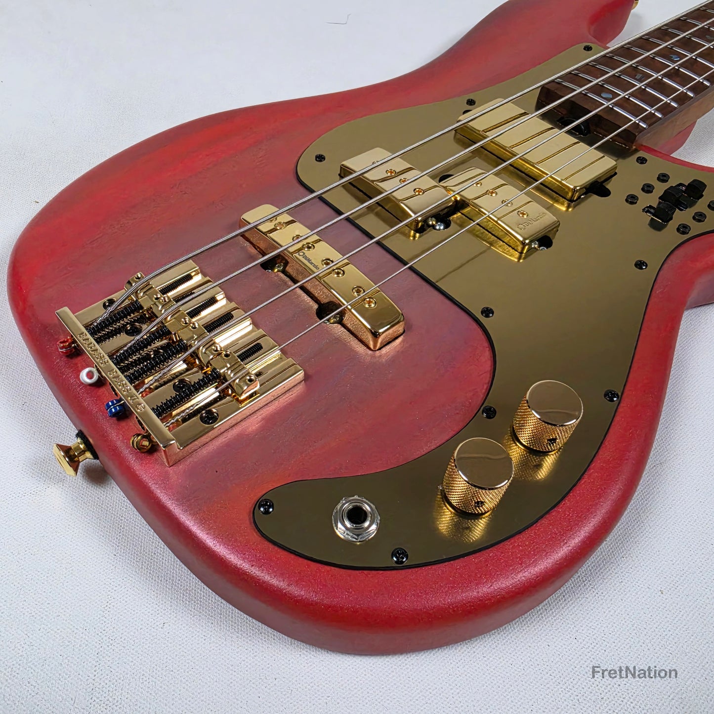 McGrath Guitars McGrath Thunderhorse IV 4-String Bass DiMarzio Relentless - Gold Dusk 8.66lbs