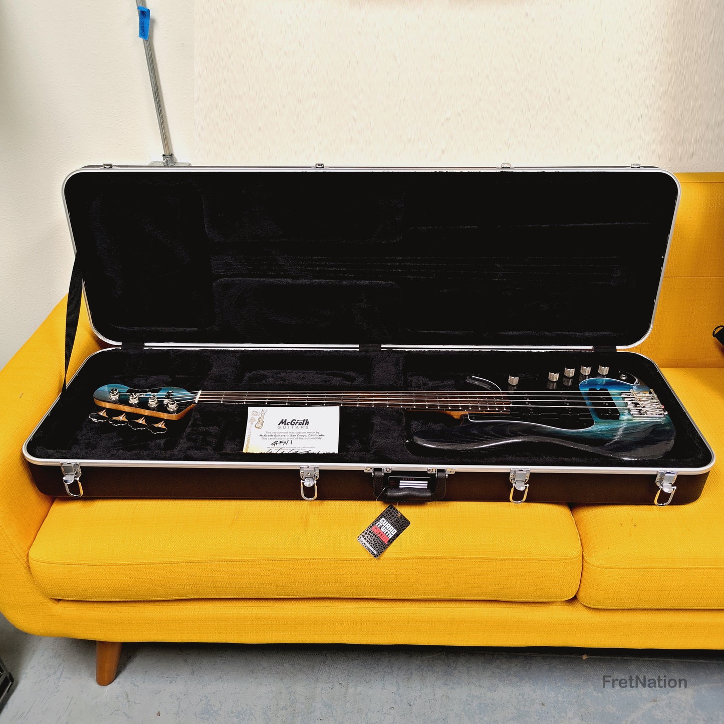 McGrath Thunderhorse IV 4-String Bass Nordstrand 12-Way - Black Sands Gloss 9.70lbs