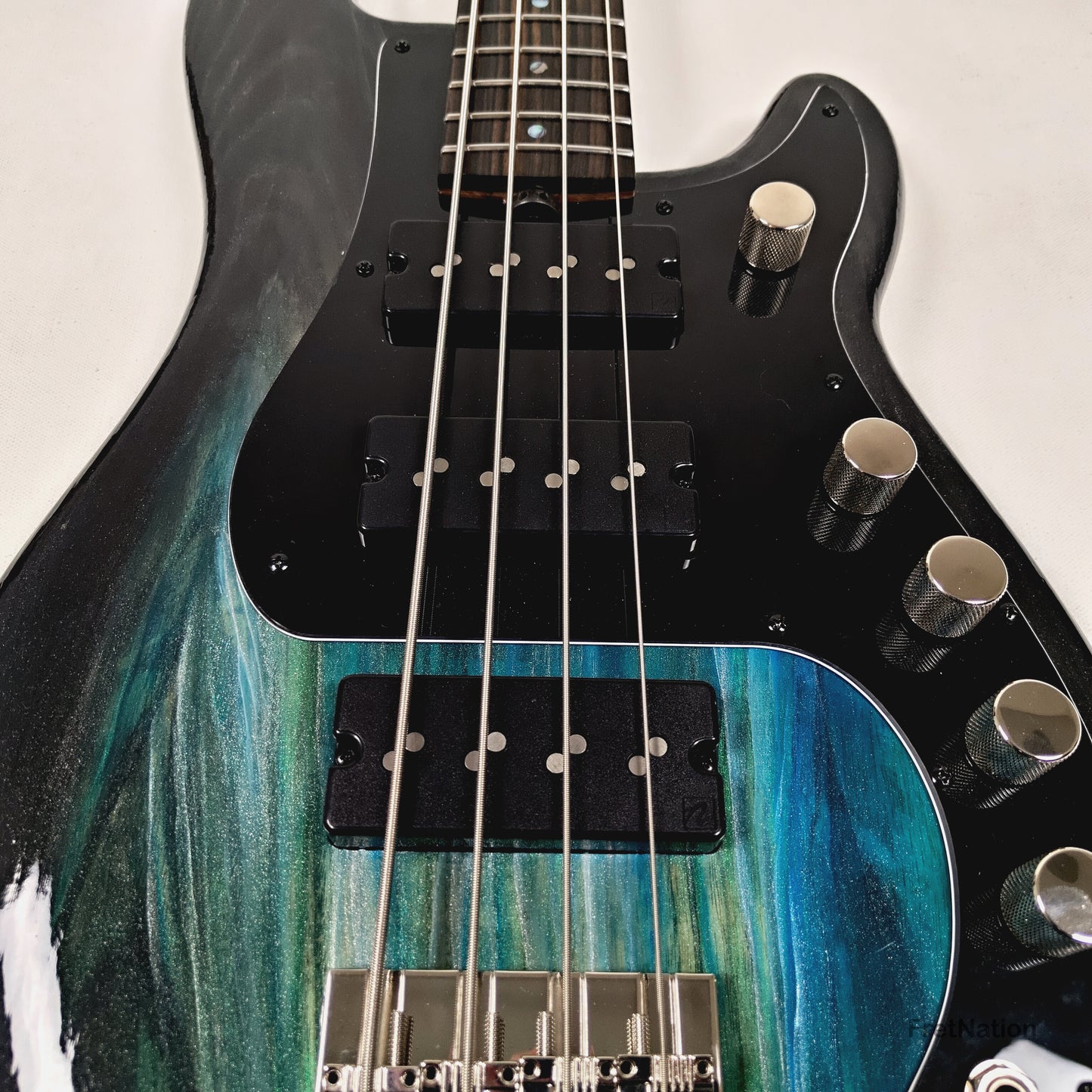 McGrath Thunderhorse IV 4-String Bass Nordstrand 12-Way - Black Sands Gloss 9.70lbs
