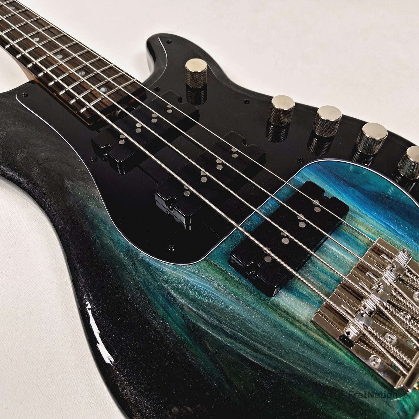 McGrath Thunderhorse IV 4-String Bass Nordstrand 12-Way - Black Sands Gloss 9.70lbs