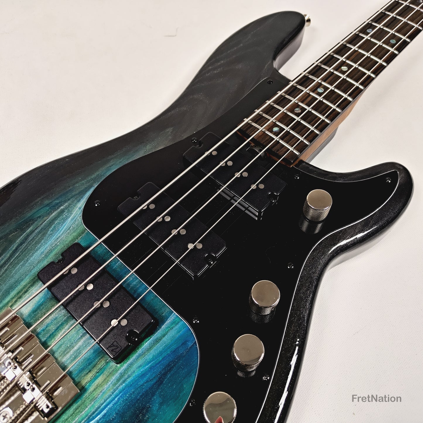 McGrath Thunderhorse IV 4-String Bass Nordstrand 12-Way - Black Sands Gloss 9.70lbs