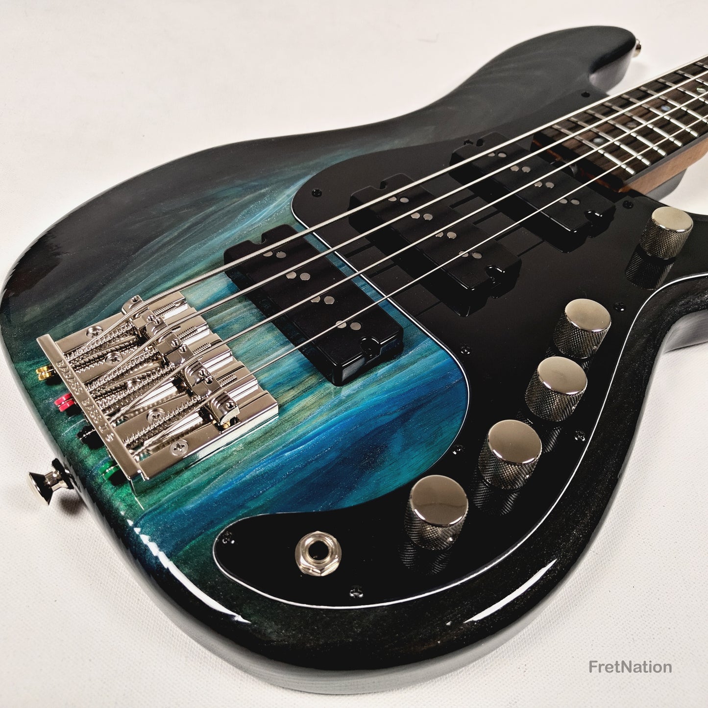 McGrath Thunderhorse IV 4-String Bass Nordstrand 12-Way - Black Sands Gloss 9.70lbs