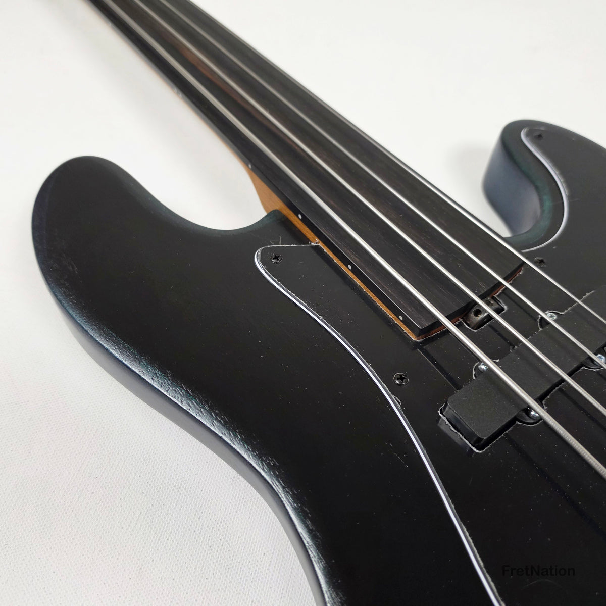 McGrath J-Style Thunderhorse IV 4-String Fretless Bass EMG - Orbital Ink 8.54lbs