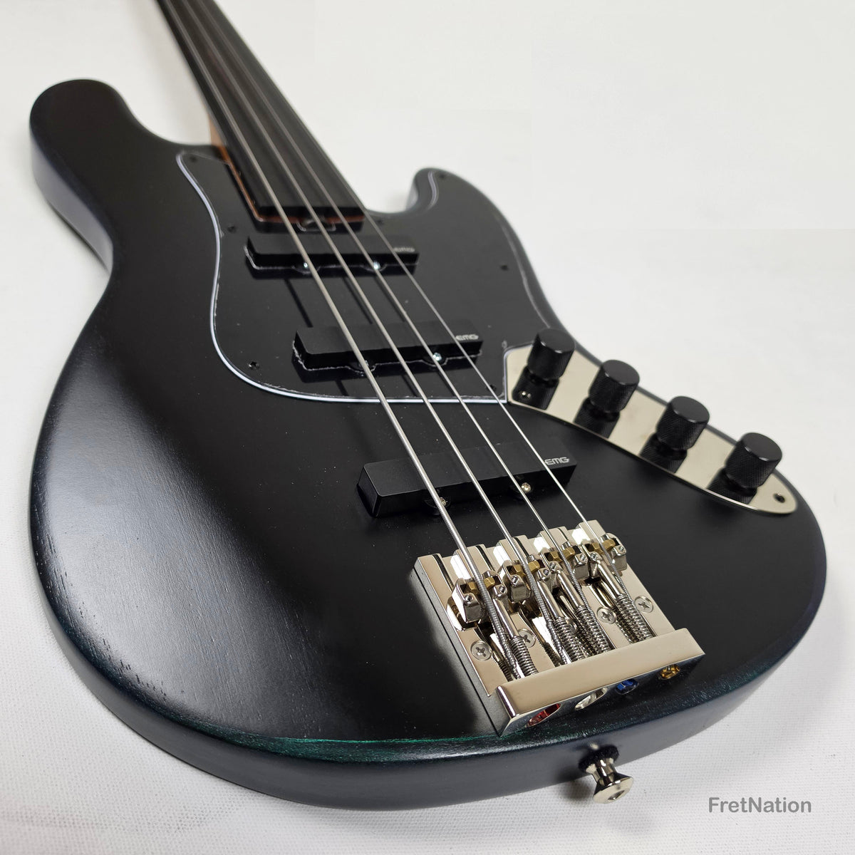 McGrath J-Style Thunderhorse IV 4-String Fretless Bass EMG - Orbital Ink 8.54lbs